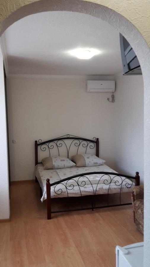 Mini Hotel Na Aiaaira Sukhumi Exterior foto
